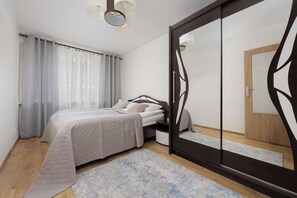 3 chambres, fer et planche à repasser, lit parapluie, Wi-Fi