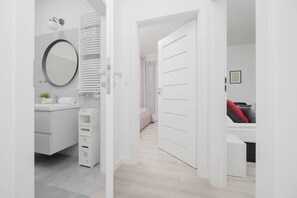 4 Schlafzimmer, Schreibtisch, Bügeleisen/Bügelbrett, Reisekinderbett