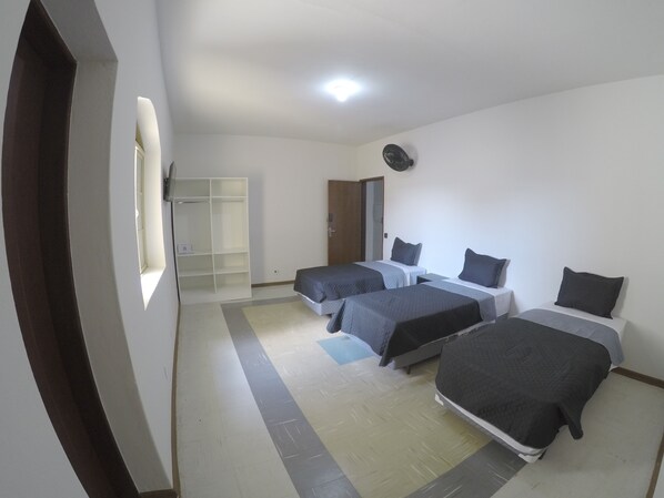 Standard Triple Room | Free WiFi - Quartos Delfim Moreira (Varginha)