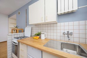 Réfrigérateur, four, plaque de cuisson