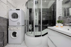 Shower, hair dryer, towels, shampoo