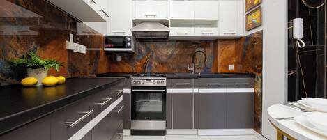 Fridge, microwave, oven, stovetop