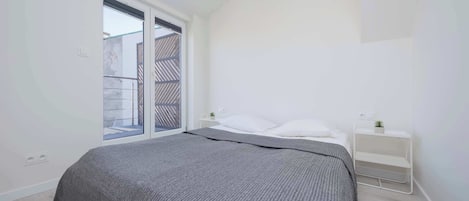 2 bedrooms, iron/ironing board, travel cot, WiFi