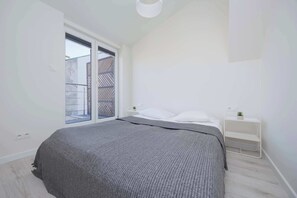 2 habitaciones, tabla de planchar con plancha, cuna de viaje y wifi 