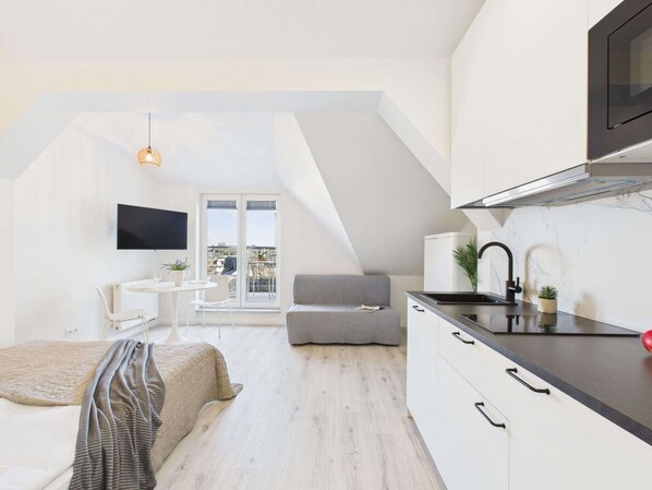 Iron/ironing board, travel crib, WiFi, bed sheets