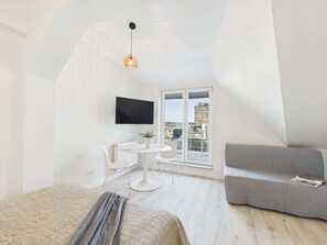 Iron/ironing board, travel cot, WiFi, bed sheets - Dobra 6 | Studio | Air conditioning | Near PGE (Warszawa)