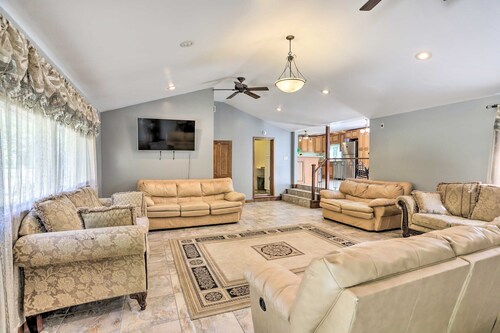 Nature + Comfort: 4BR Retreat on 5 Acres Near UT