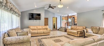 Nature + Comfort: 4BR Retreat on 5 Acres Near UT