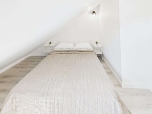 1 bedroom, iron/ironing board, travel cot, WiFi