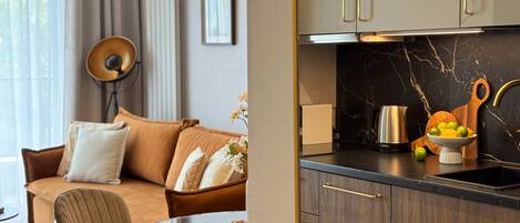 テレビ、書斎 / ワークスペース