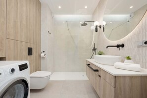 Shower, hair dryer, towels, shampoo