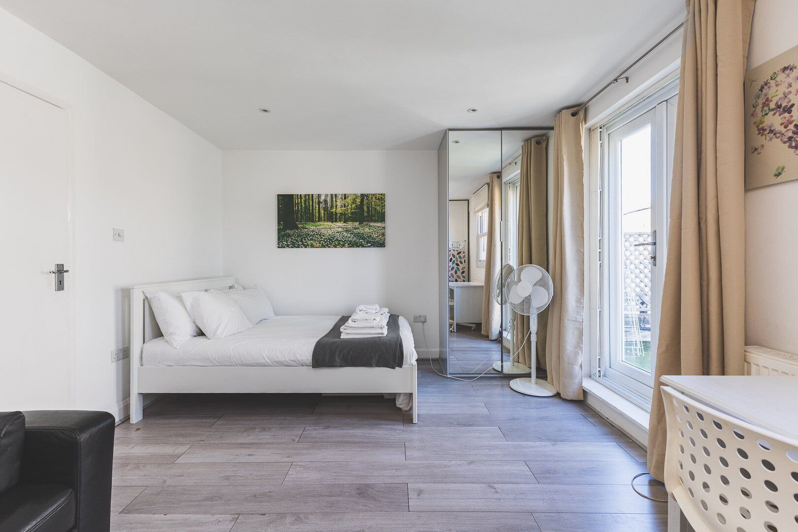 2 chambres, fer et planche à repasser, accès Internet, draps fournis