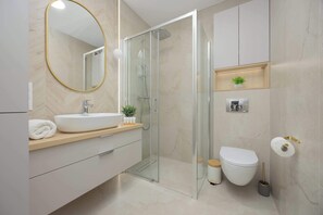 Bruser, hårtørrer, håndklæder, Shampoo
