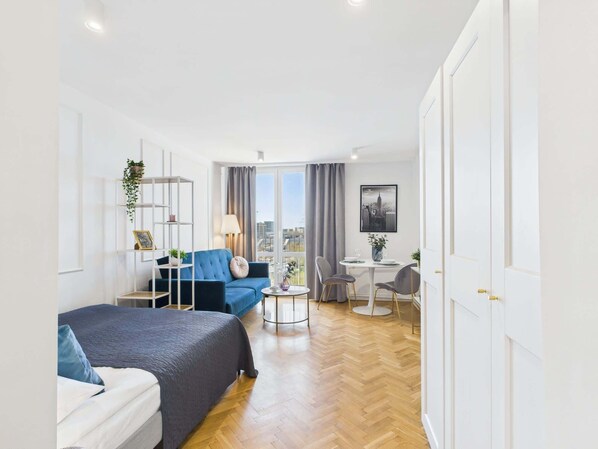 Iron/ironing board, travel cot, WiFi, bed sheets