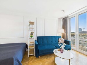Iron/ironing board, travel crib, WiFi, bed sheets