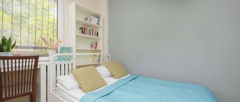 1 slaapkamer, een strijkplank/strijkijzer, reisbedje, wifi