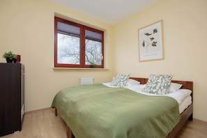 Iron/ironing board, travel cot, WiFi, bed sheets