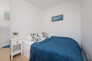 Iron/ironing board, travel cot, WiFi, bed sheets