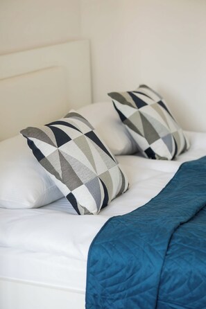 1 slaapkamer, een strijkplank/strijkijzer, reisbedje, wifi