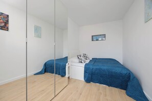 1 slaapkamer, een strijkplank/strijkijzer, reisbedje, wifi