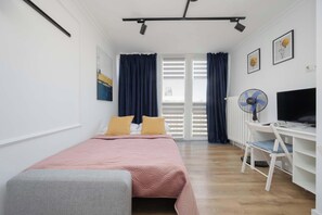 Desk, iron/ironing board, travel cot, WiFi