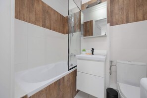 淋浴设施、吹风机、毛巾