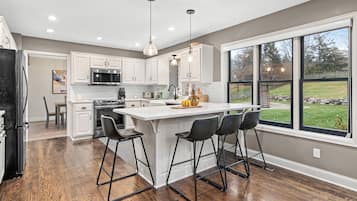 Micro-ondes, four, plaque de cuisson, lave-vaisselle