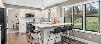 Spacious Well Appointed Retreat Minutes from Excelsior, Lake Minnetonka & More