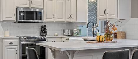 Mikroaaltouuni, uuni, liesi, astianpesukone