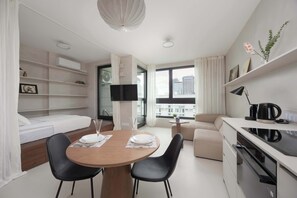 Iron/ironing board, travel crib, WiFi, bed sheets