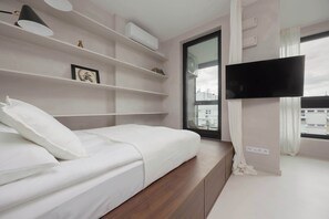 Iron/ironing board, travel cot, WiFi, bed sheets