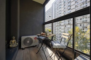 Dining - Stylish Apartment with Balcony | Air Conditioning | Close to the Metro (Warszawa)