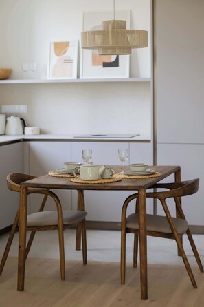 Dining - Stylish Apartment with Balcony | Air Conditioning | Close to the Metro (Warszawa)