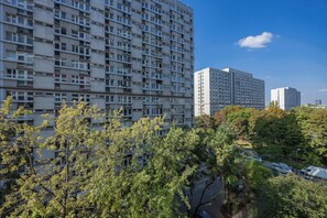 Exterior - Stylish Apartment with Balcony | Air Conditioning | Close to the Metro (Warszawa)