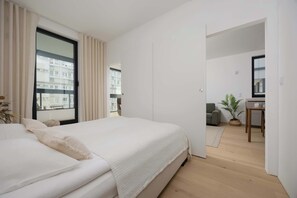 1 dormitorio, tabla de planchar con plancha, wifi y ropa de cama