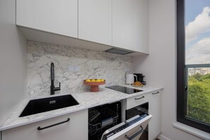 Réfrigérateur, four, plaque de cuisson, lave-vaisselle
