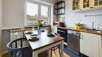 Microonde, forno, piano cottura, lavastoviglie
