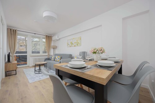 Spacious Apartment for 5 Persons | Balcony | Workspace