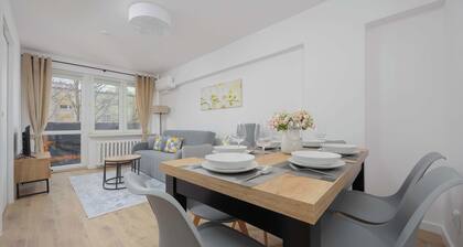 Spacious Apartment for 5 Persons | Balcony | Workspace