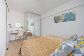 2 bedrooms, desk, iron/ironing board, travel crib