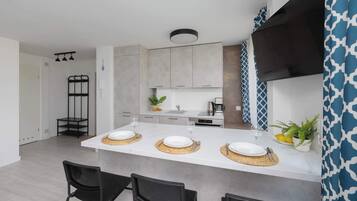 Frigorifero, forno, piano cottura, lavastoviglie