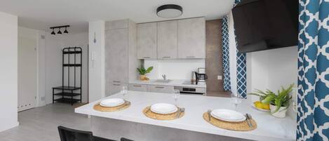 Réfrigérateur, four, plaque de cuisson, lave-vaisselle