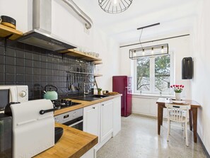 Fridge, microwave, oven, stovetop