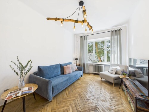 Well-connected Studio | Close to Metro, Smart TV