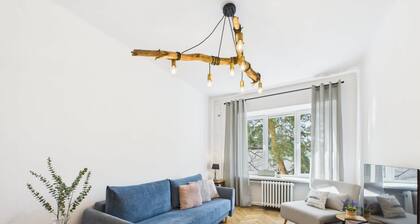 Well-connected Studio | Close to Metro, Smart TV