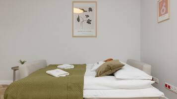 Iron/ironing board, WiFi, bed sheets