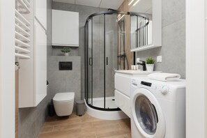 Shower, hair dryer, towels, shampoo