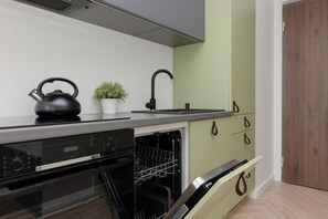 Refrigerador, horno, parrilla de estufa y lavavajillas 