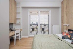 Desk, iron/ironing board, WiFi, bed sheets