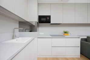 Fridge, microwave, stovetop, dishwasher
